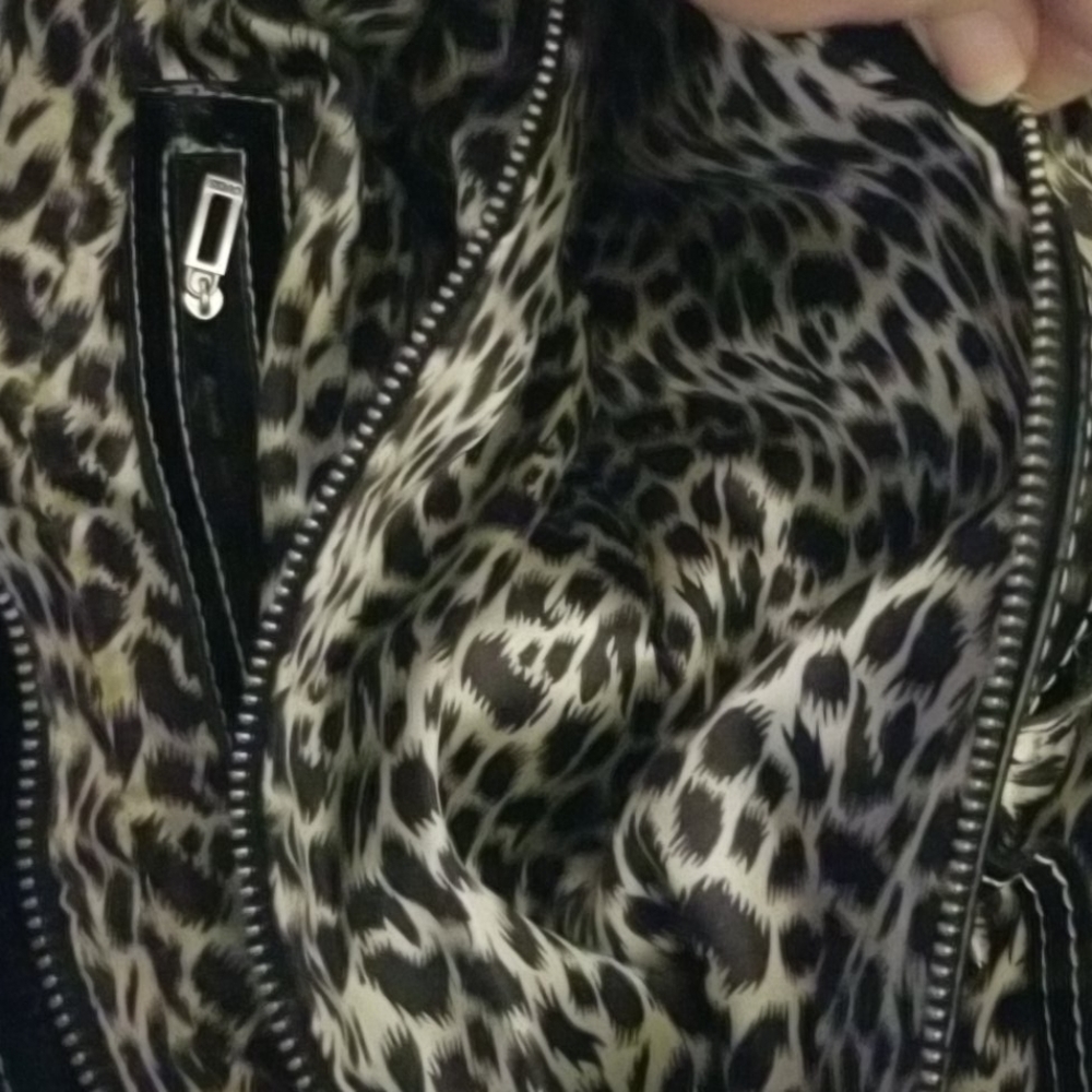 Guess purse - Picture 5 of 16